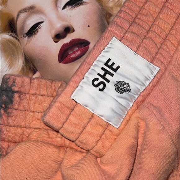 🐺🍑🐺 • 🫦 Darc Sport x SHE x Peachy Vibes 🫦• 🍑🐺🍑